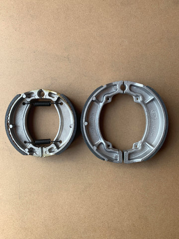 Front and Rear Brake Shoes: Yamaha XT125 XT 125 (1982-1983)